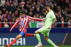 开云体育官网-包含马德里竞技不敌巴伦西亚，客场遭遇一场惨败的词条