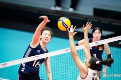 开云体育-女子足球比赛中，中国队大胜对手，晋级半决赛