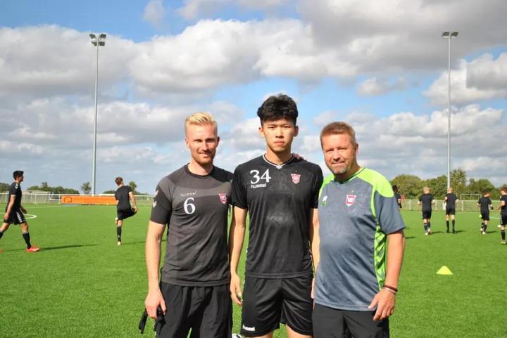 阿贾克斯青训中心迎来汉堡球员试训