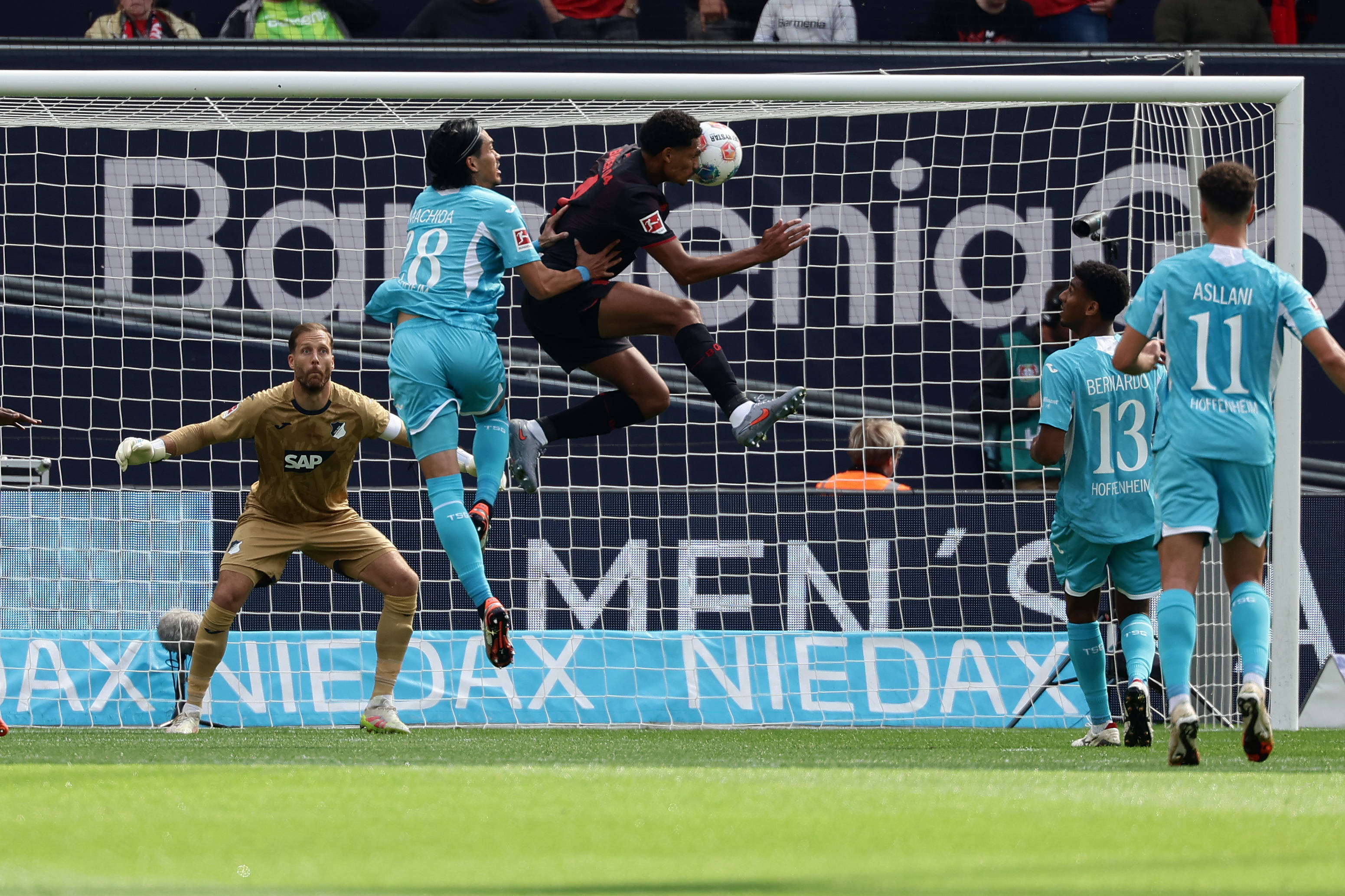 霍芬海姆不敌对手，遭遇战败