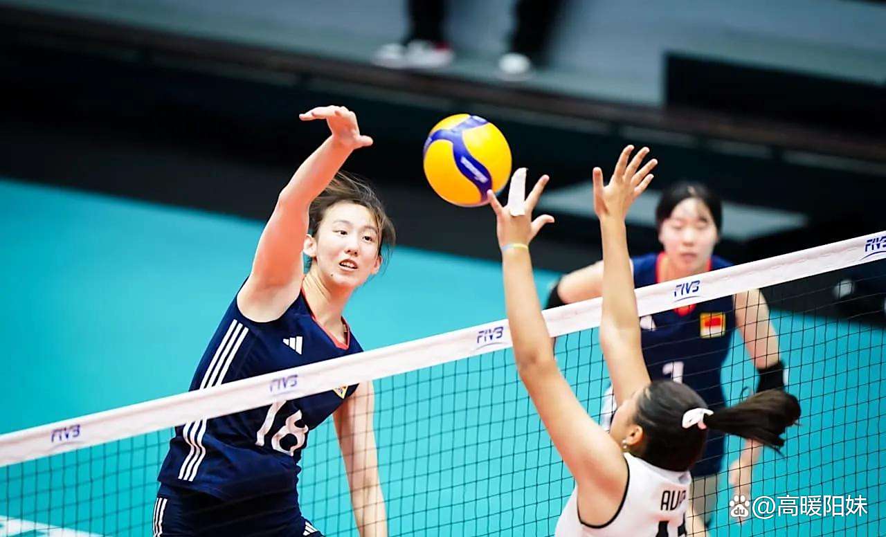 女子足球比赛中，中国队大胜对手，晋级半决赛