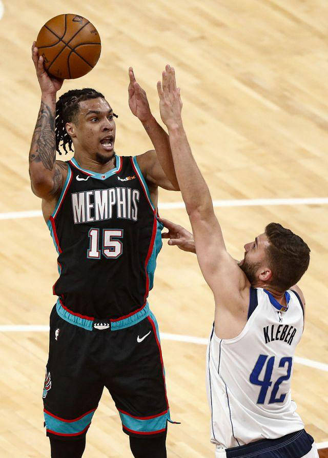 雄鹿队遭遇三连败，士气受挫的简单介绍