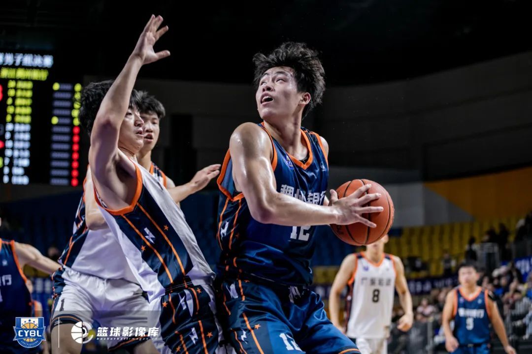 青年男篮锦标赛落幕，年轻球员展现实力