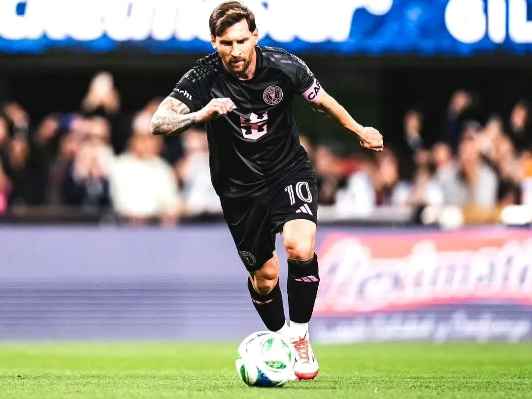 墨西哥体育选手在足球比赛中获得胜利