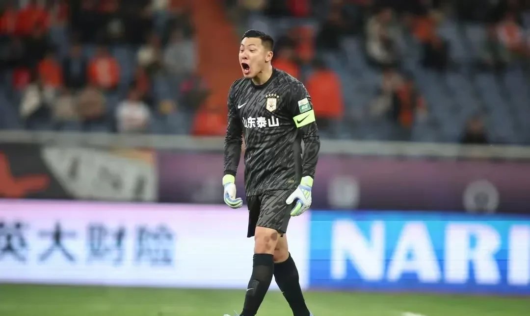 王大雷因伤正式退役,深情告别球场的简单介绍 王大雷因伤正式退役,深情告别球场的简单介绍