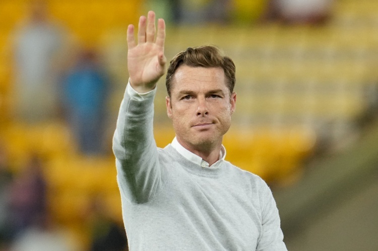 关于伯恩利队主帅遭批评，输球成为焦点的信息