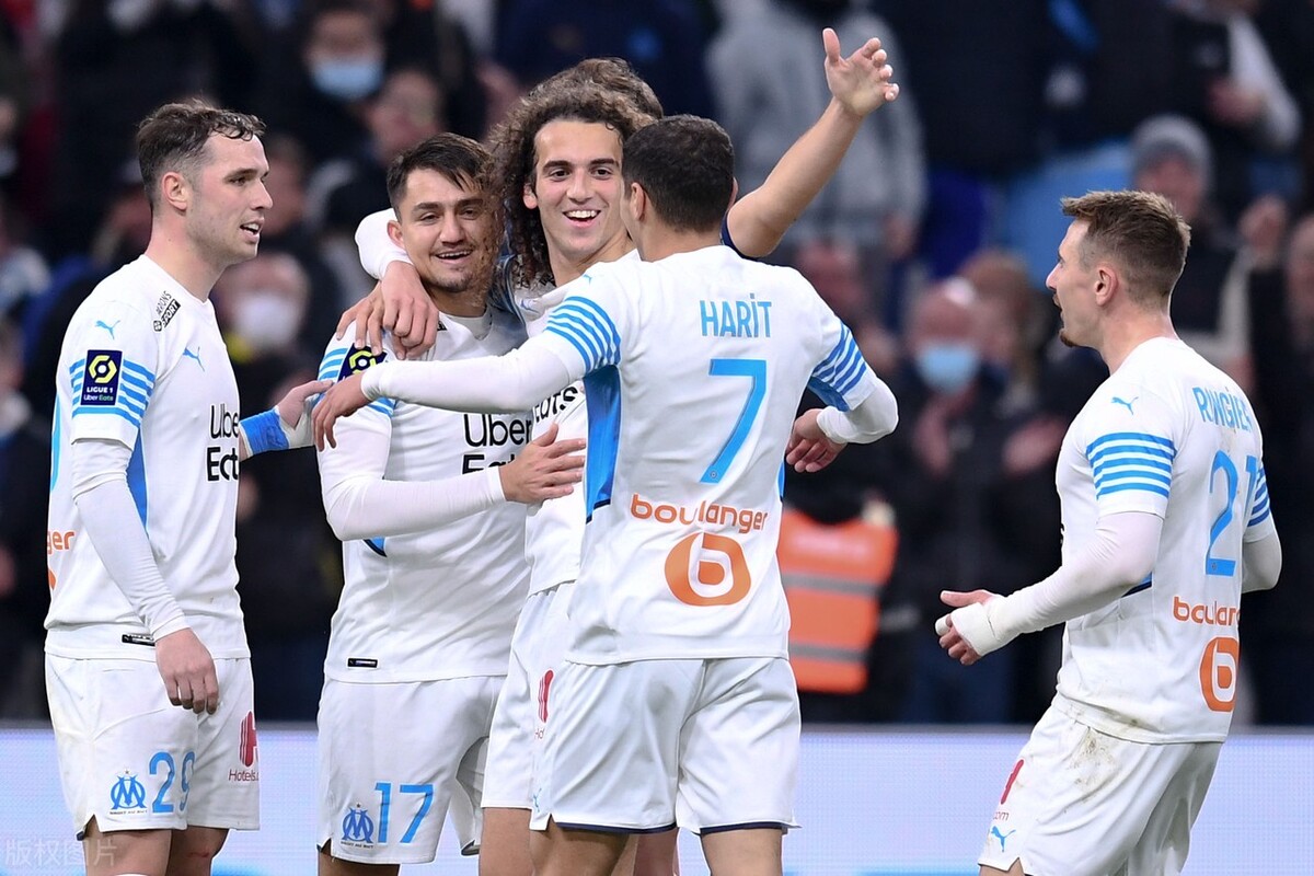 客场作战扭转局面，逆转领跑取胜