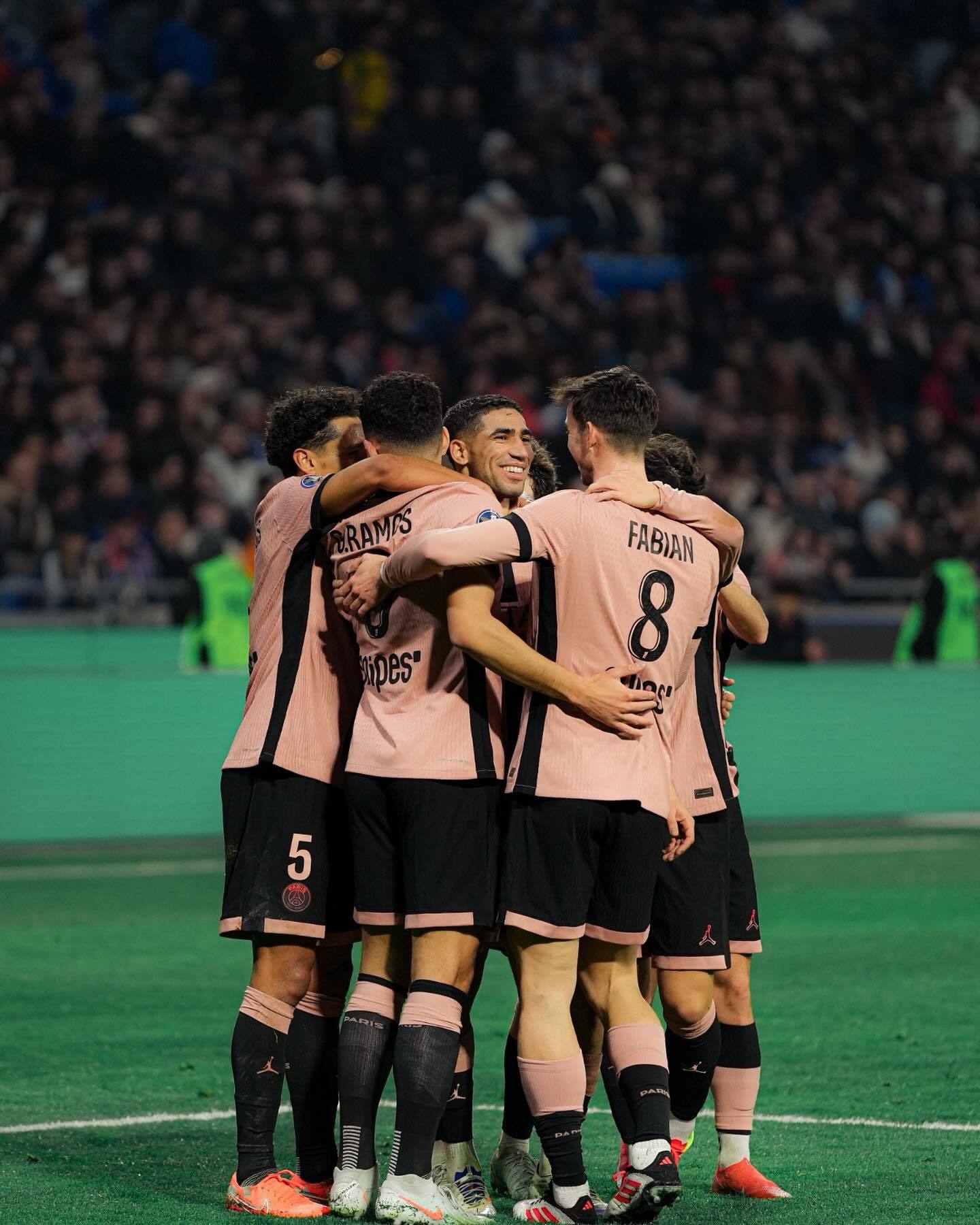 利物浦主场大胜,轻松晋级16强 利物浦主场大胜,轻松晋级16强