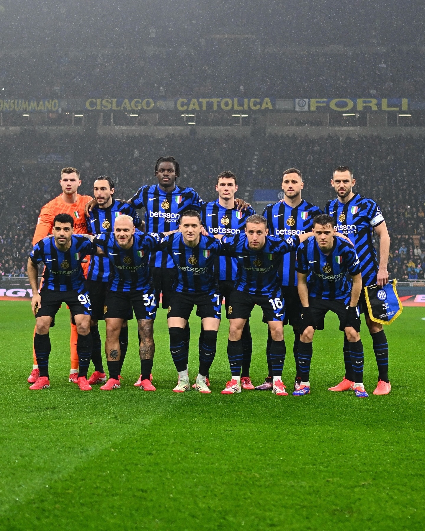 利物浦主场大胜,轻松晋级16强 利物浦主场大胜,轻松晋级16强