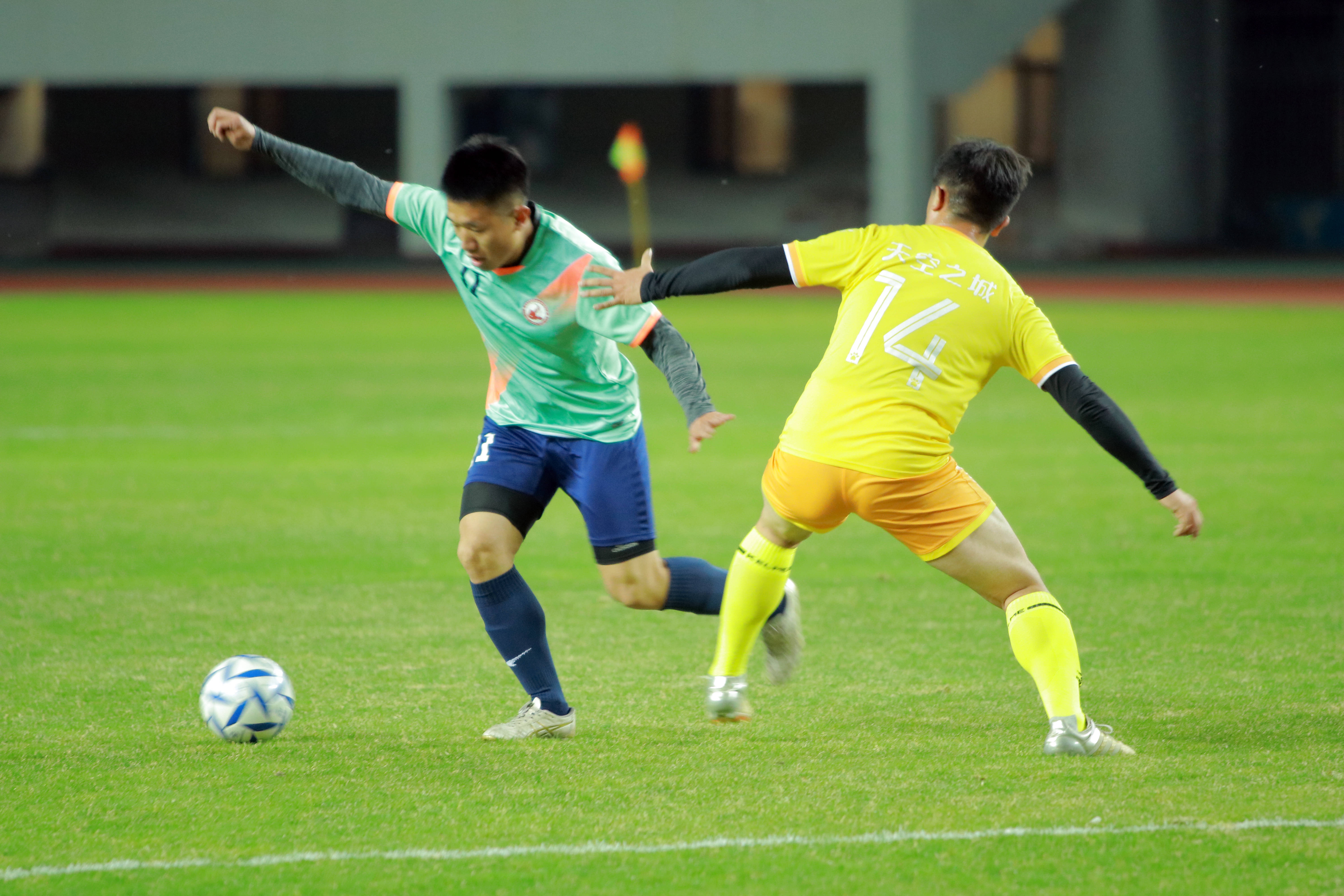 国内足球联赛最新战况抢先报道 国内足球联赛最新战况抢先报道