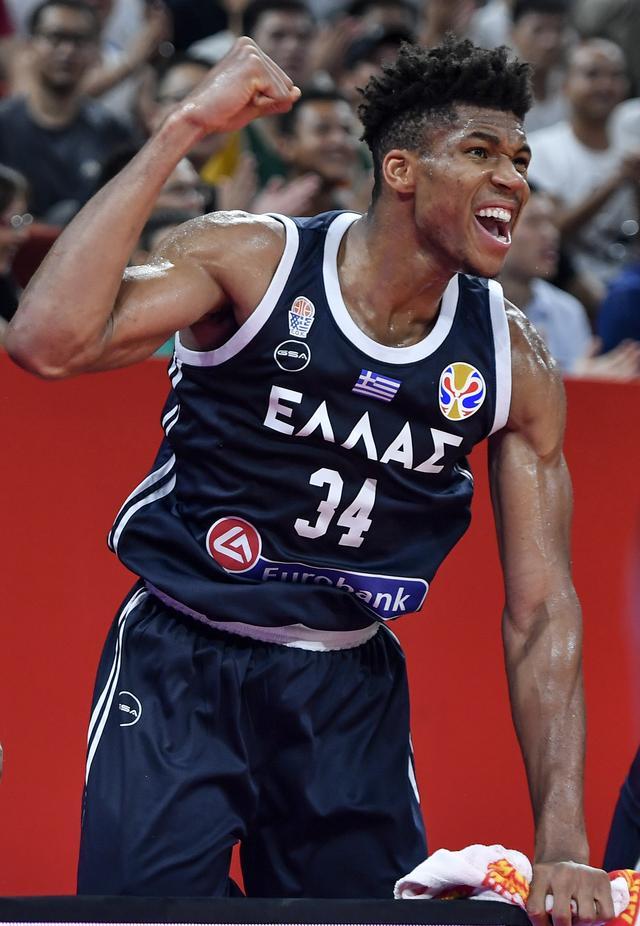 希腊队在小组赛中取得胜利获得出线资格 希腊队在小组赛中取得胜利获得出线资格