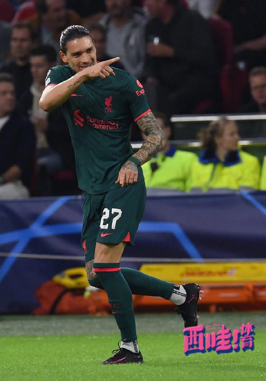 阿贾克斯队在欧冠比赛中展现出色表现 阿贾克斯队在欧冠比赛中展现出色表现