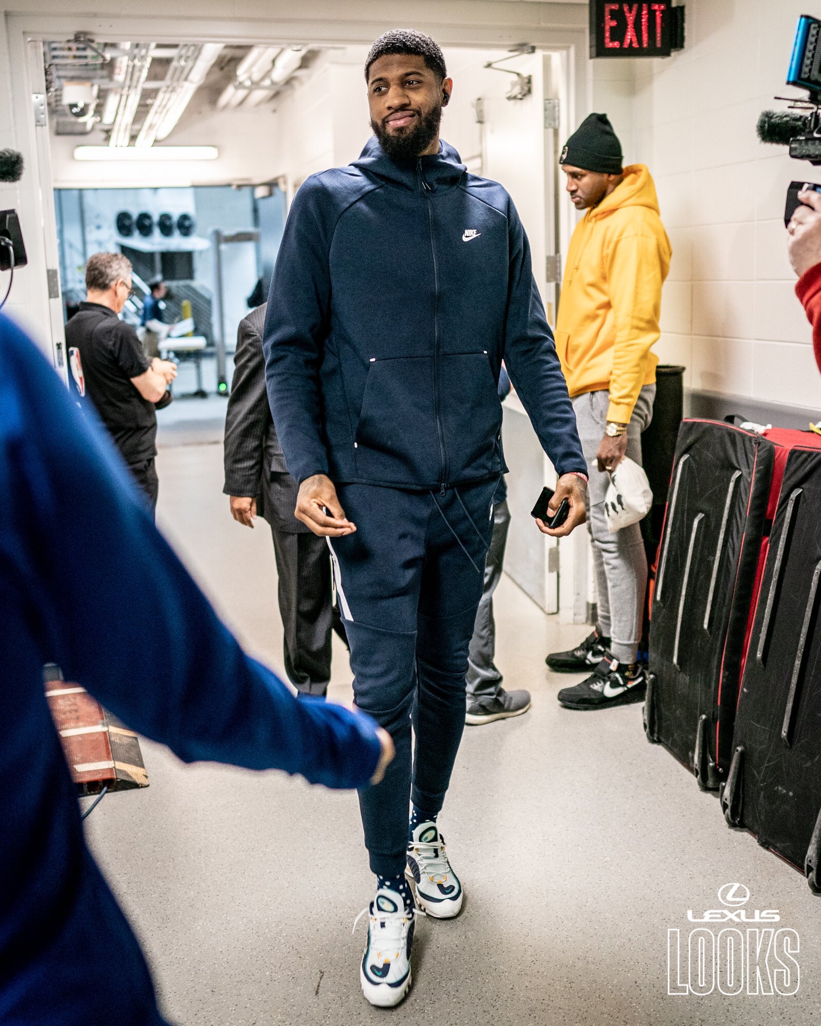 乔治决胜场上，率队夺得榜首位置