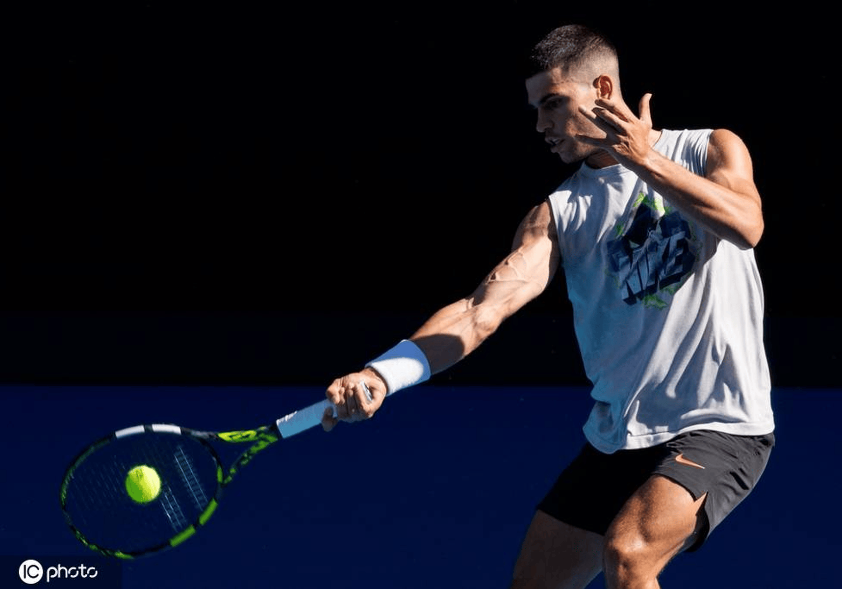 世界网球队险胜澳大利亚网球队,阿尔卡拉斯绝境逆转的简单介绍 世界网球队险胜澳大利亚网球队,阿尔卡拉斯绝境逆转的简单介绍