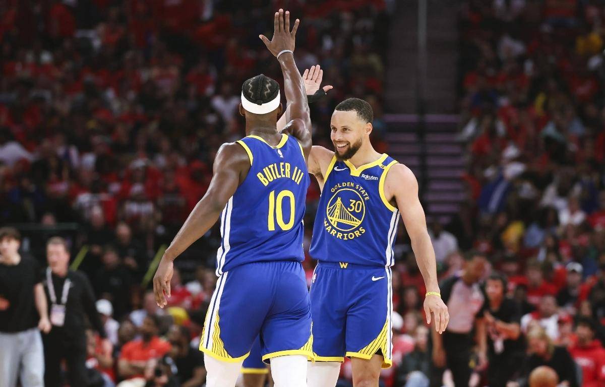 江苏队完胜太阳,库里带队取胜 江苏队完胜太阳,库里带队取胜